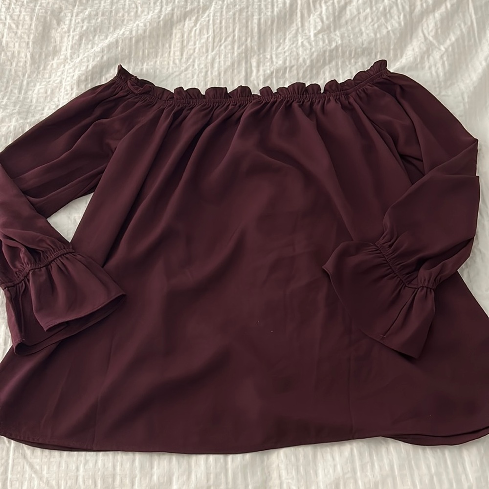 Strapless blouse with puffy sleeves